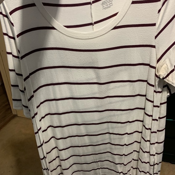 American Eagle Outfitters Tops - AE legging tee!